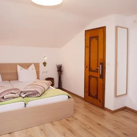 Haus Tyrol Apartament *